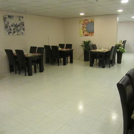 Jw Inn Hotel Nadinah Екстериор снимка