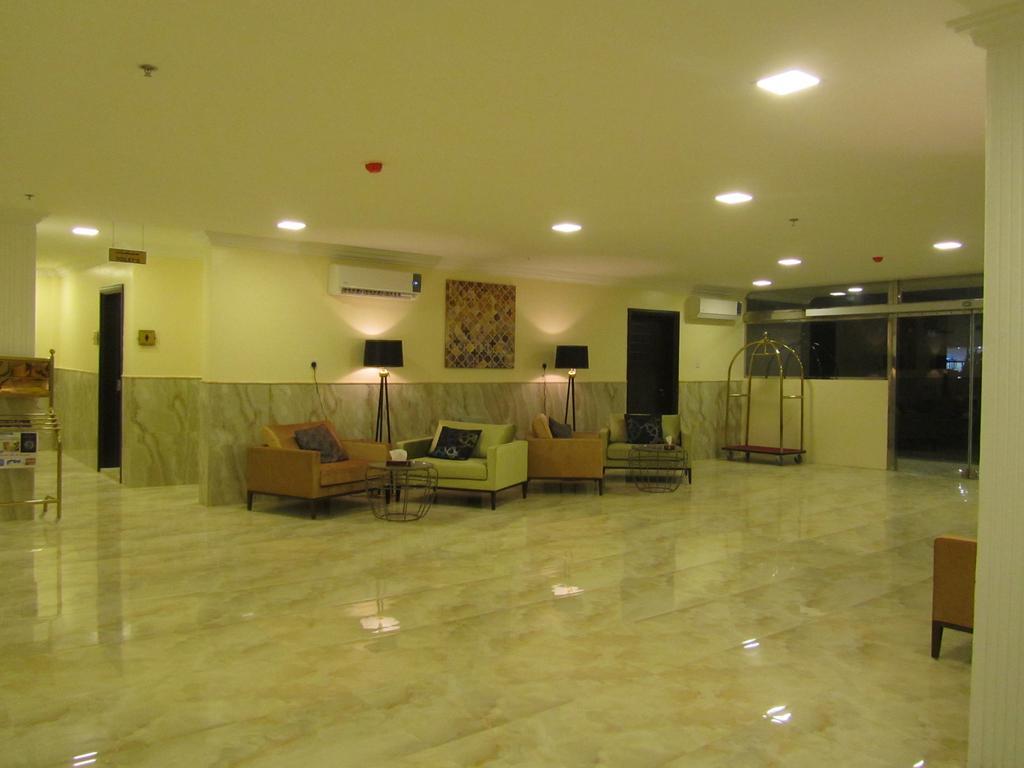Jw Inn Hotel Nadinah Екстериор снимка