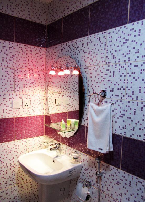 Jw Inn Hotel Nadinah Стая снимка
