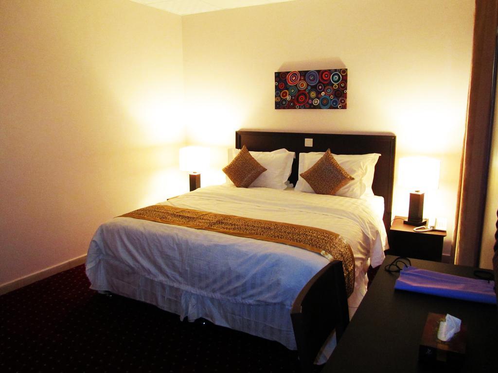 Jw Inn Hotel Nadinah Стая снимка