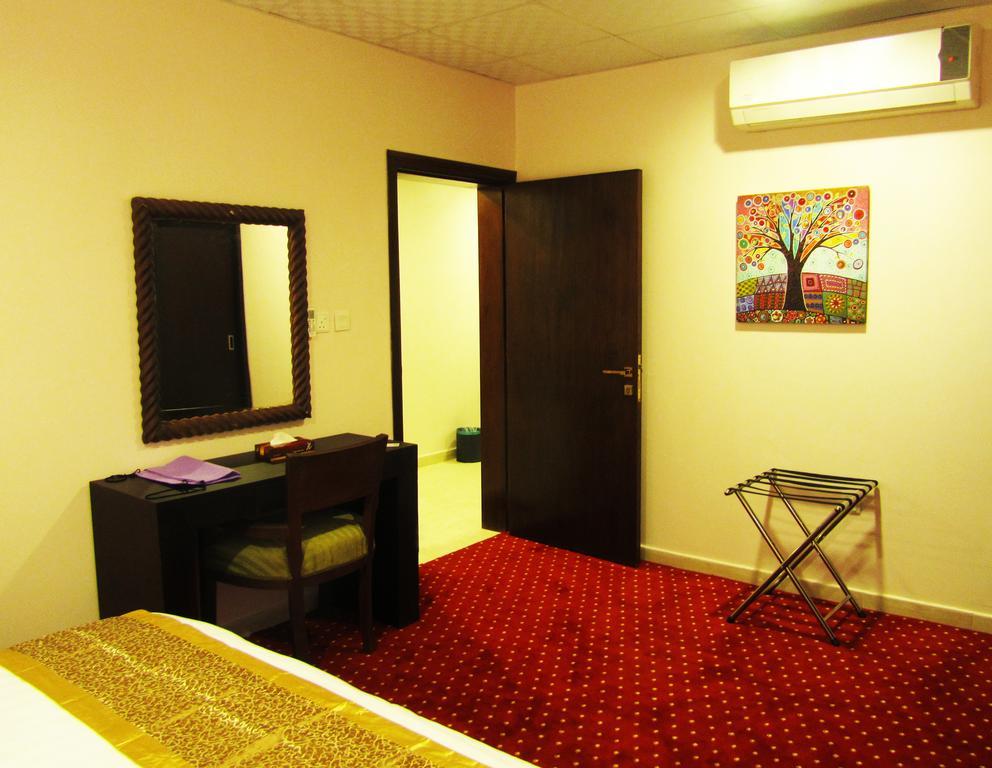 Jw Inn Hotel Nadinah Стая снимка