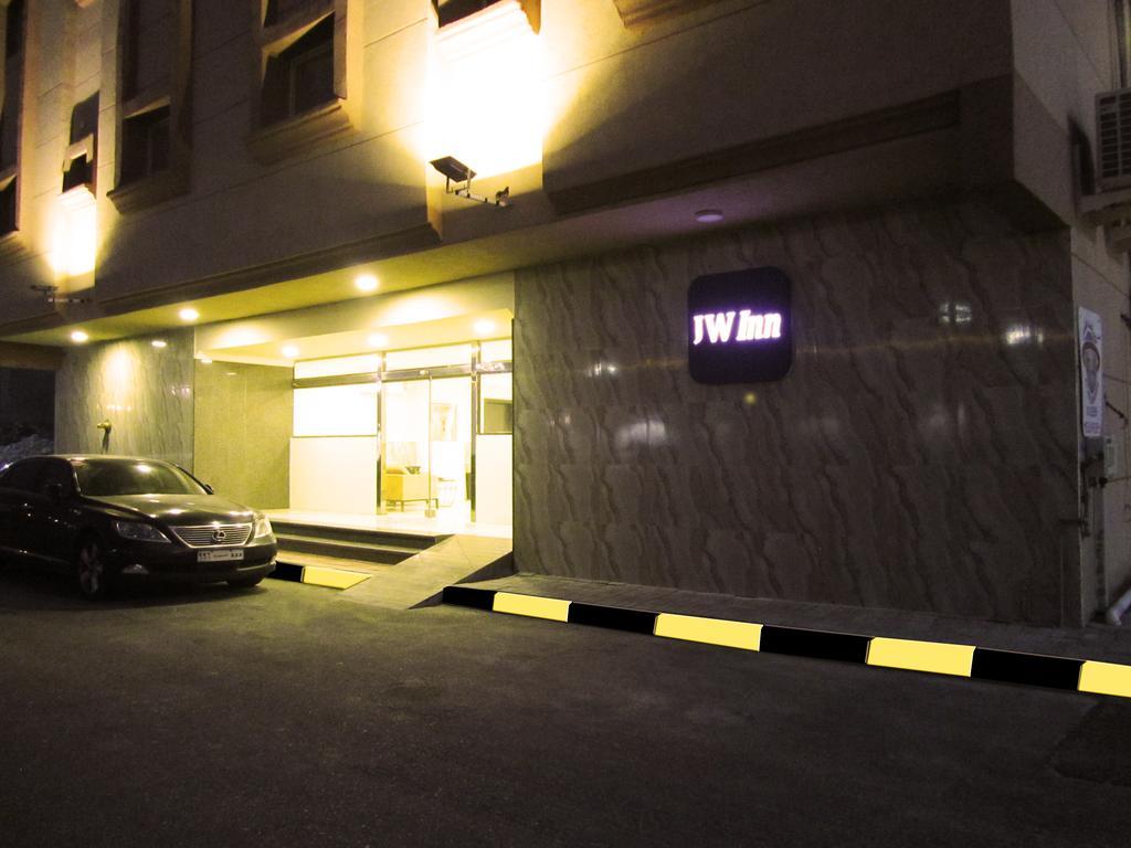 Jw Inn Hotel Nadinah Екстериор снимка