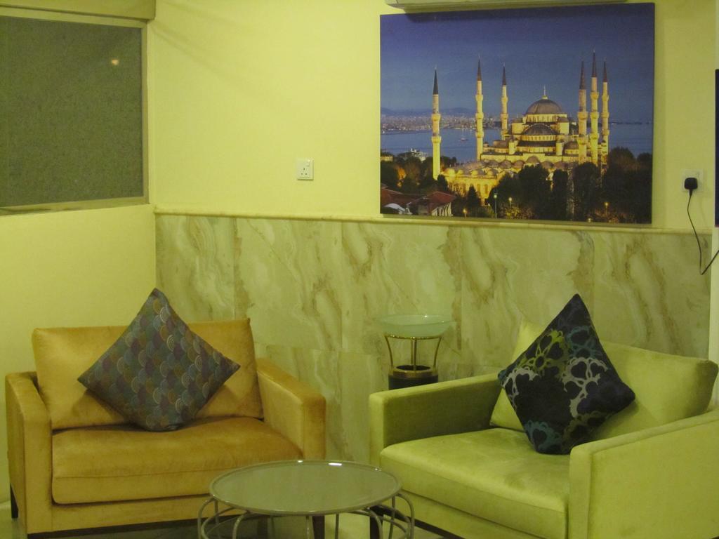 Jw Inn Hotel Nadinah Екстериор снимка